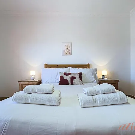 Seaside Retreat With Balcony Views In Marsaskala *