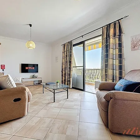 Seaside Retreat With Balcony Views In Marsaskala Il-Mahsel