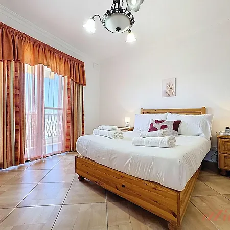 Seaside Retreat With Balcony Views In Marsaskala *