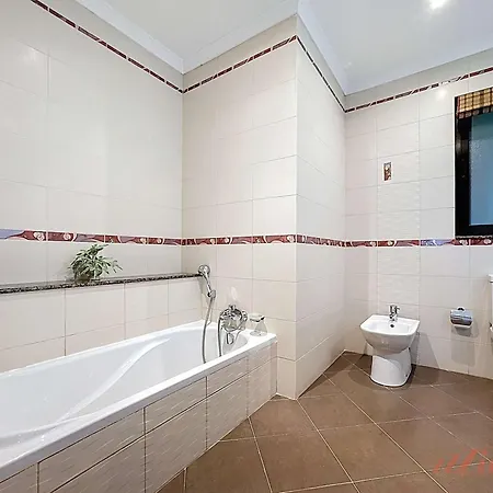 Seaside Retreat With Balcony Views In Marsaskala * Il-Mahsel