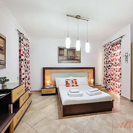 Seaside Retreat With Balcony Views In Marsaskala 公寓